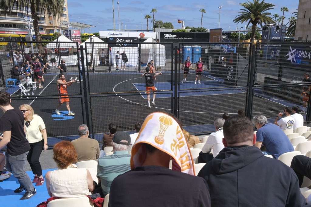 ambiente-fan-zone-copa-del-rey-valencia-2026